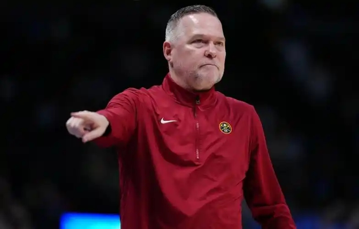 放弃NBA，执教北卡罗来纳大学，迈克马龙年薪有多少？培养约基奇|掘金|NCAA|萨克拉门托国王队|尼古拉-约基奇|克利夫兰骑士队_新浪体育_新浪新闻